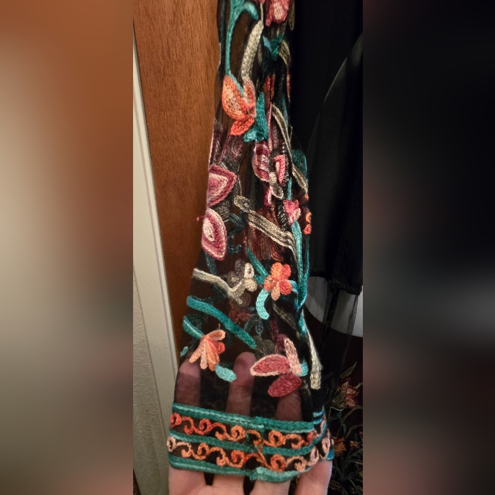 Johnny Was Black Sheer Kimono with Floral Embroidery SzM - Picture 3 of 13